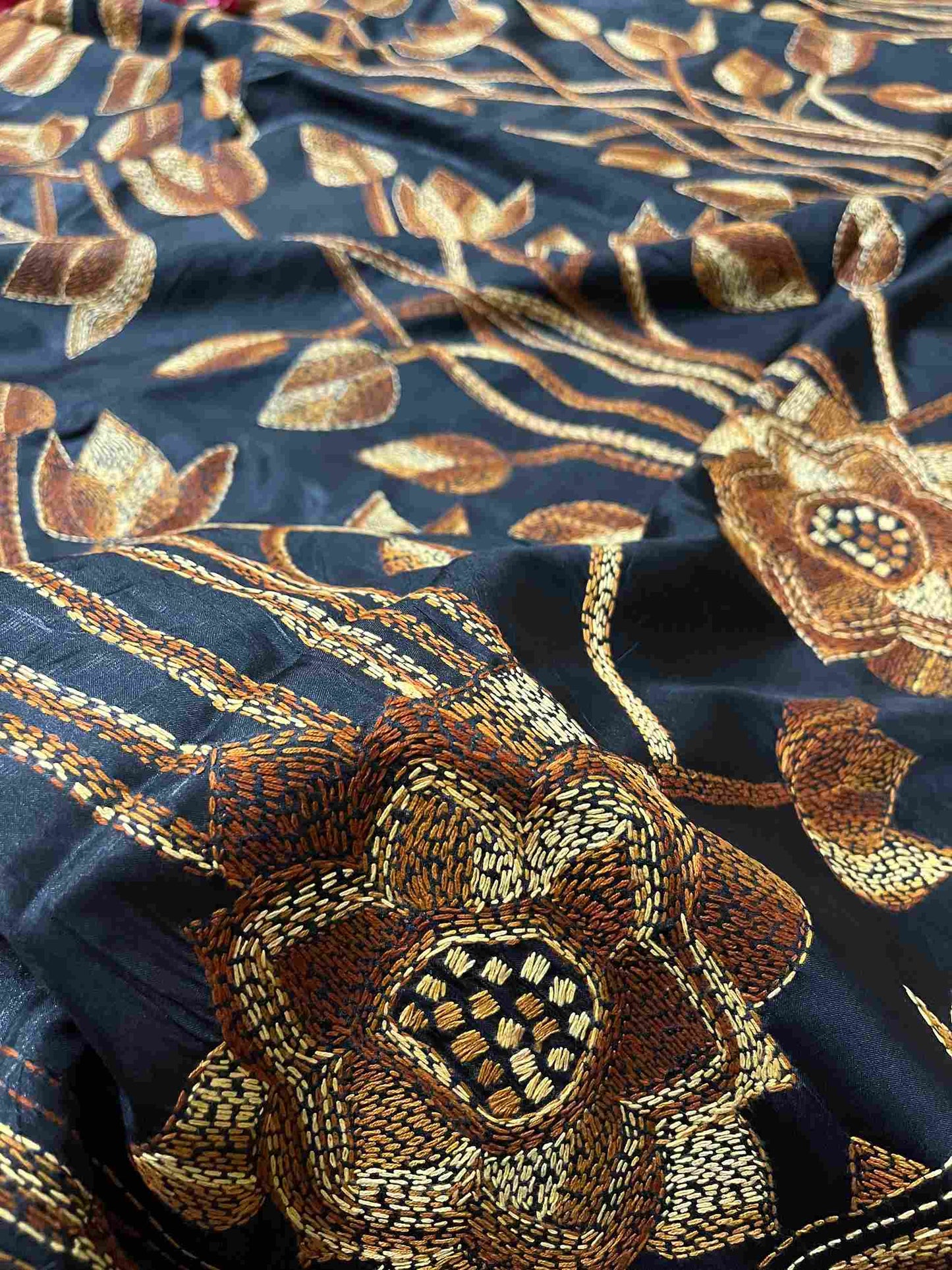 Best Ethnic Wear for Women – Exclusive Handcrafted Sarees from Desi Aadat