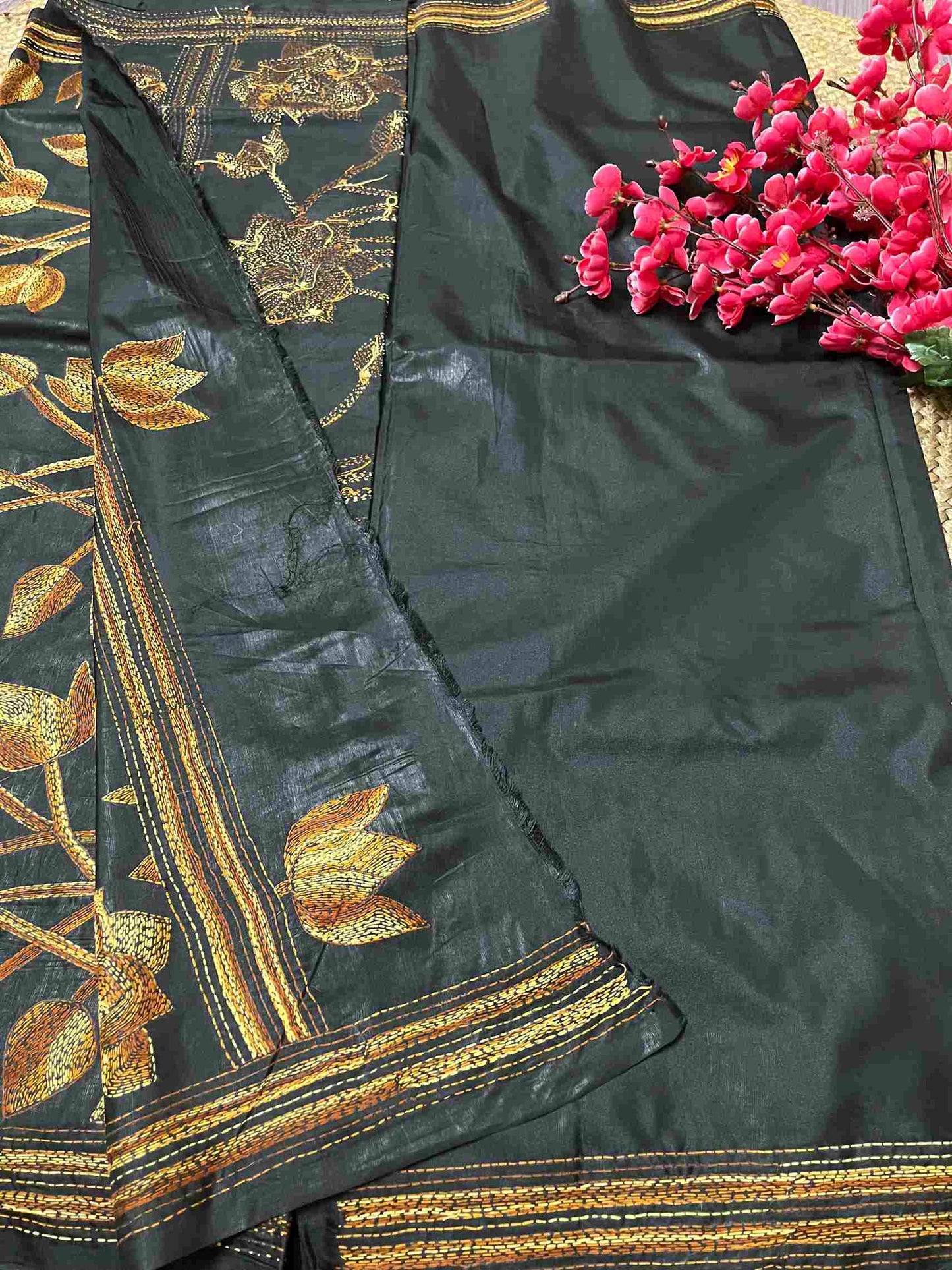 Best Ethnic Wear for Women – Exclusive Handcrafted Sarees from Desi Aadat