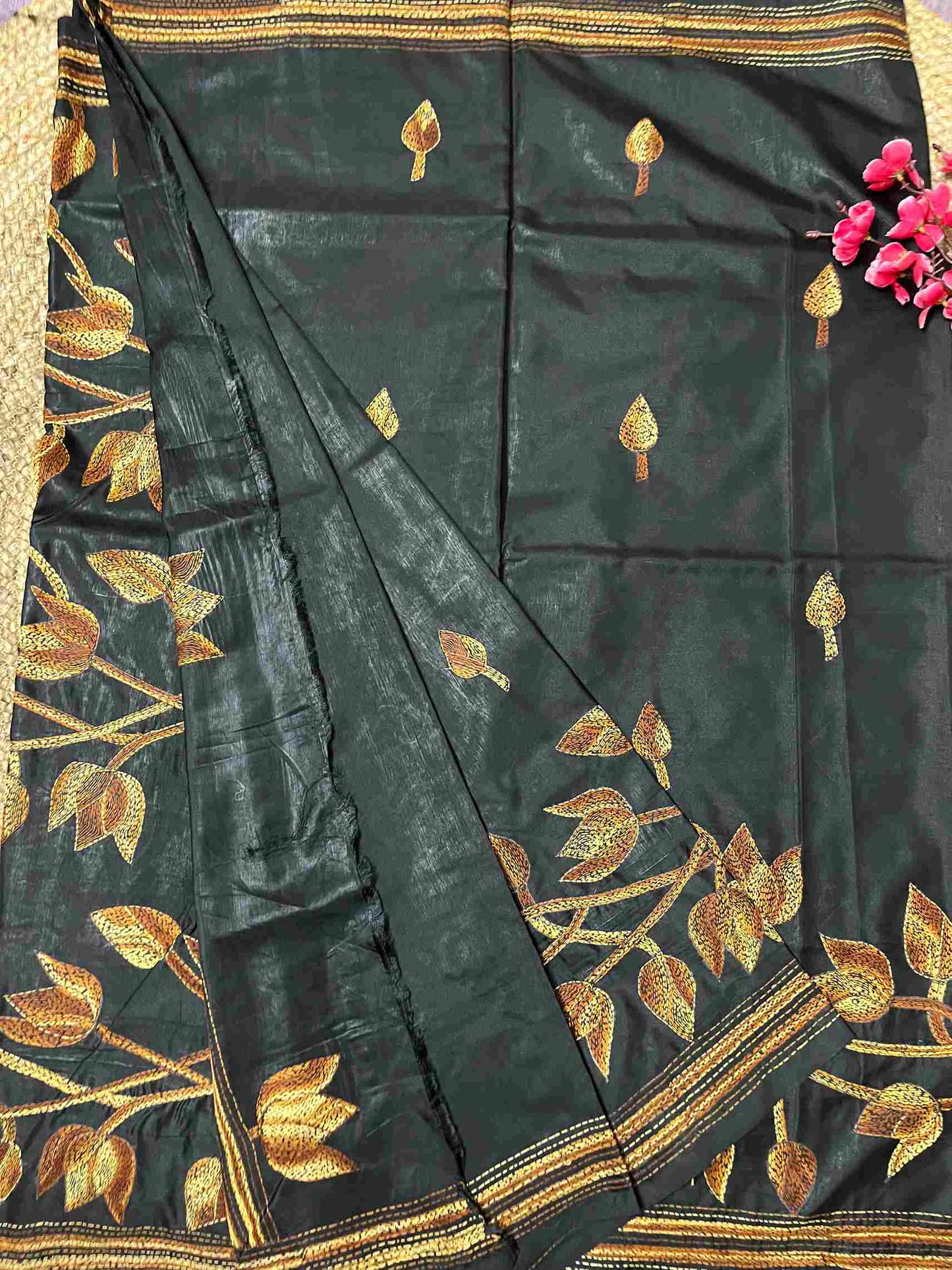 Women’s Indian Sarees – Handmade Kantha Stitch Saree for Elegant Occasions