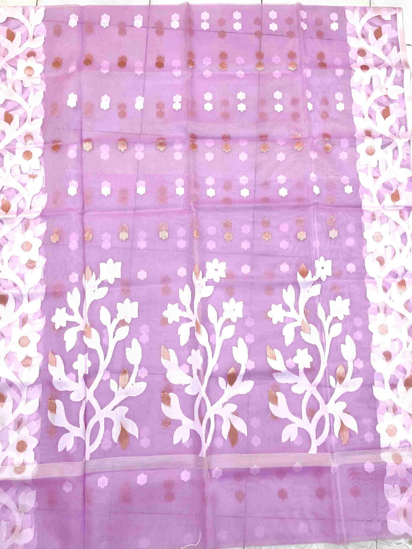 Elegant woman in Light Purple handwoven saree showcasing Desi Aadat’s Jamdani design