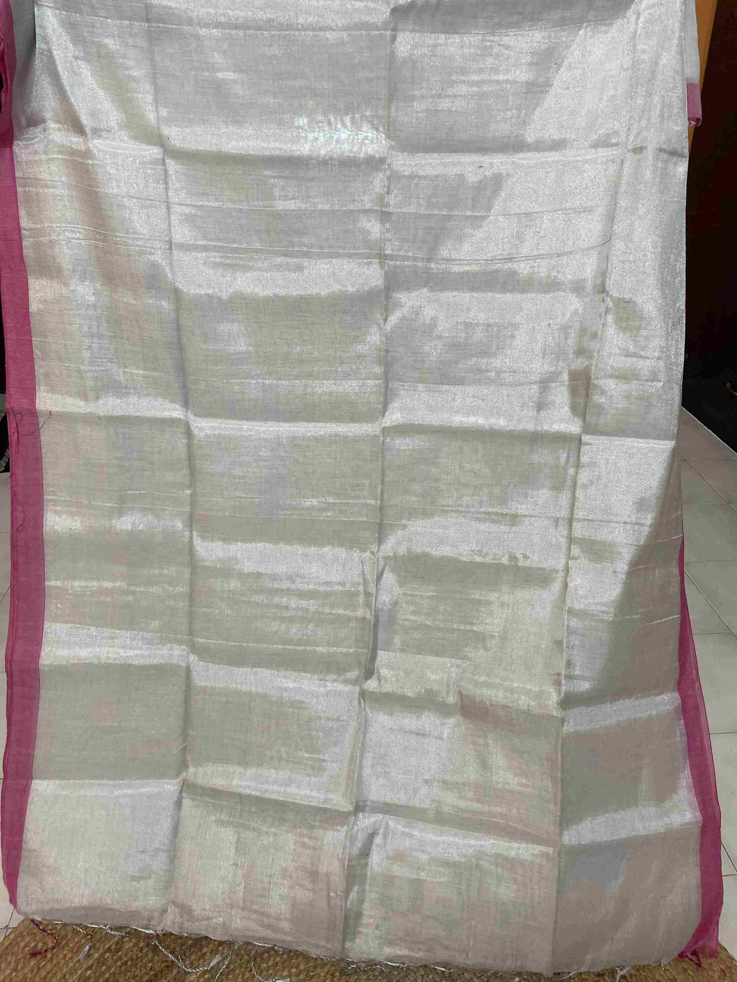 Handwoven Linen Pink Zari Saree in White Silver – A timeless ethnic wear by Desi Aadat.