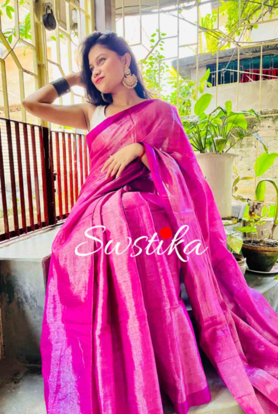 Elegant woman in Purple Silver linen saree showcasing Desi Aadat’s handwoven design