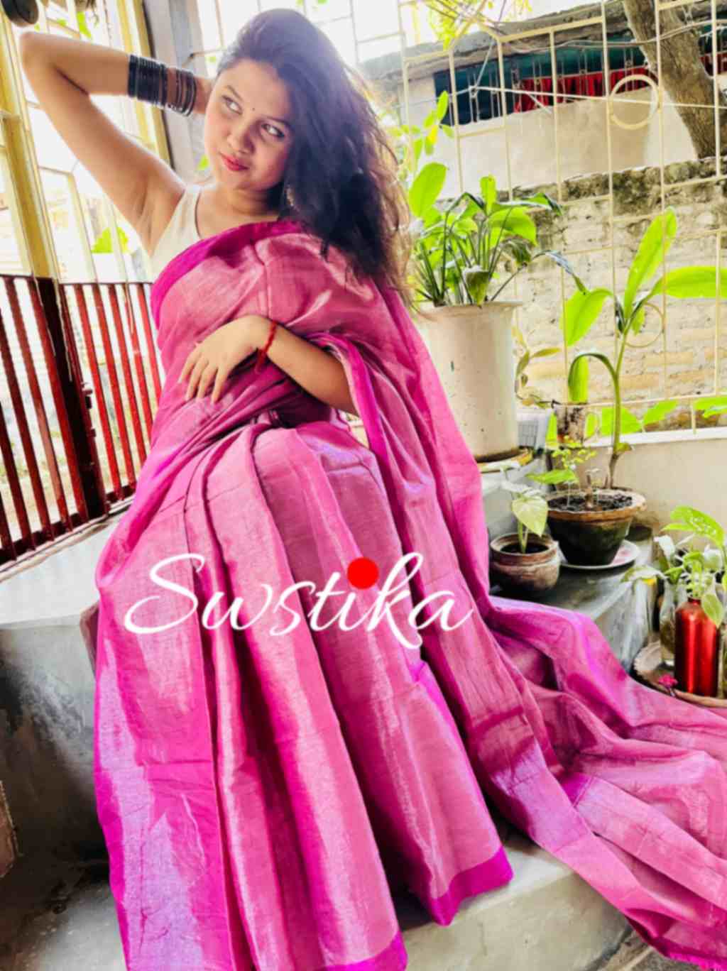 Close-up of pink zari on Purple Silver linen saree fabric