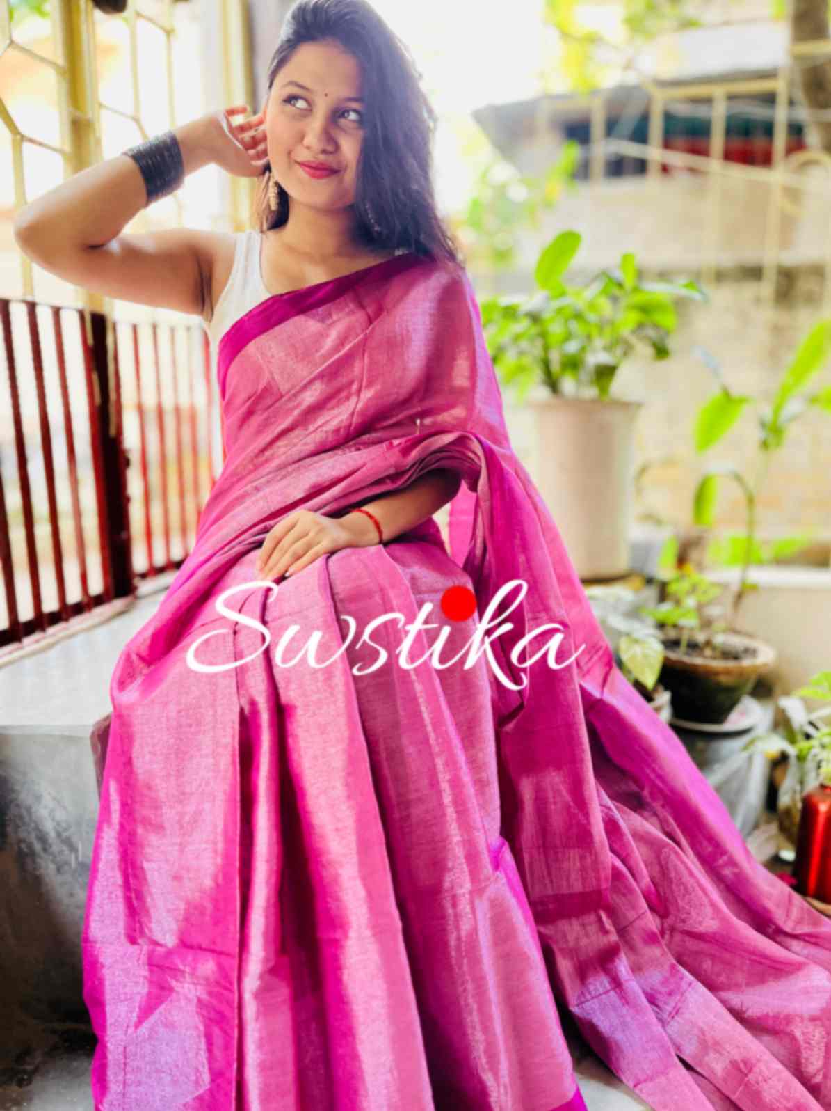 Elegant woman in Purple Silver linen saree showcasing Desi Aadat’s handwoven design