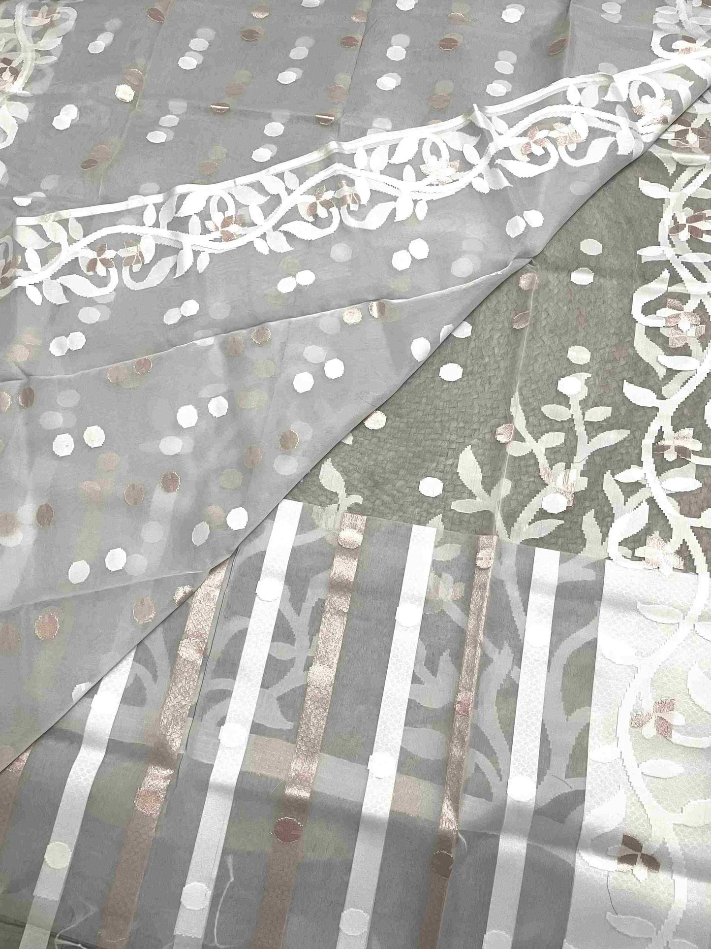 Stylish woman in Light Grey handwoven saree showcasing Desi Aadat’s Jamdani design