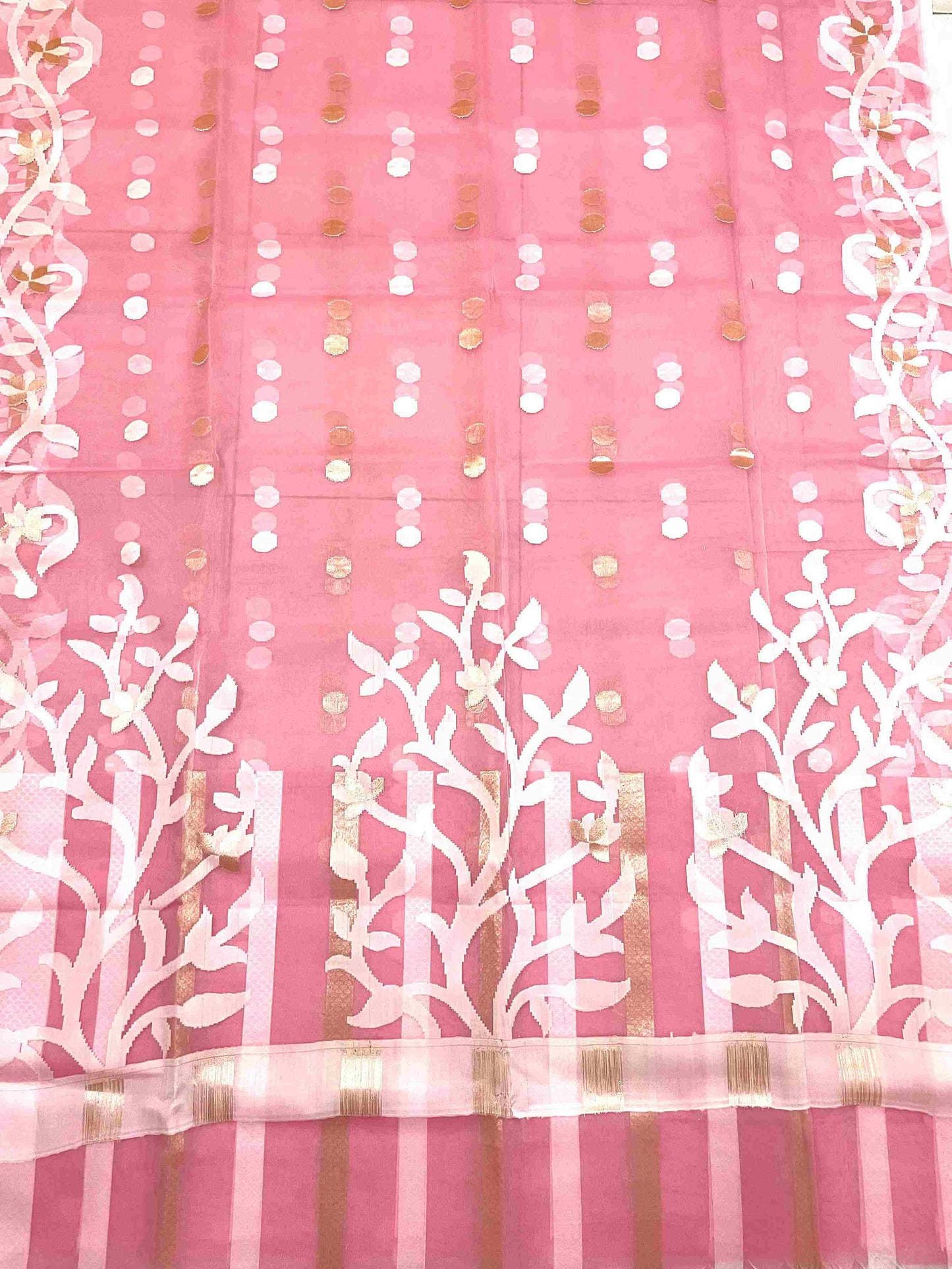 Graceful woman in Peach Pink handwoven saree showcasing Desi Aadat’s Jamdani artistry