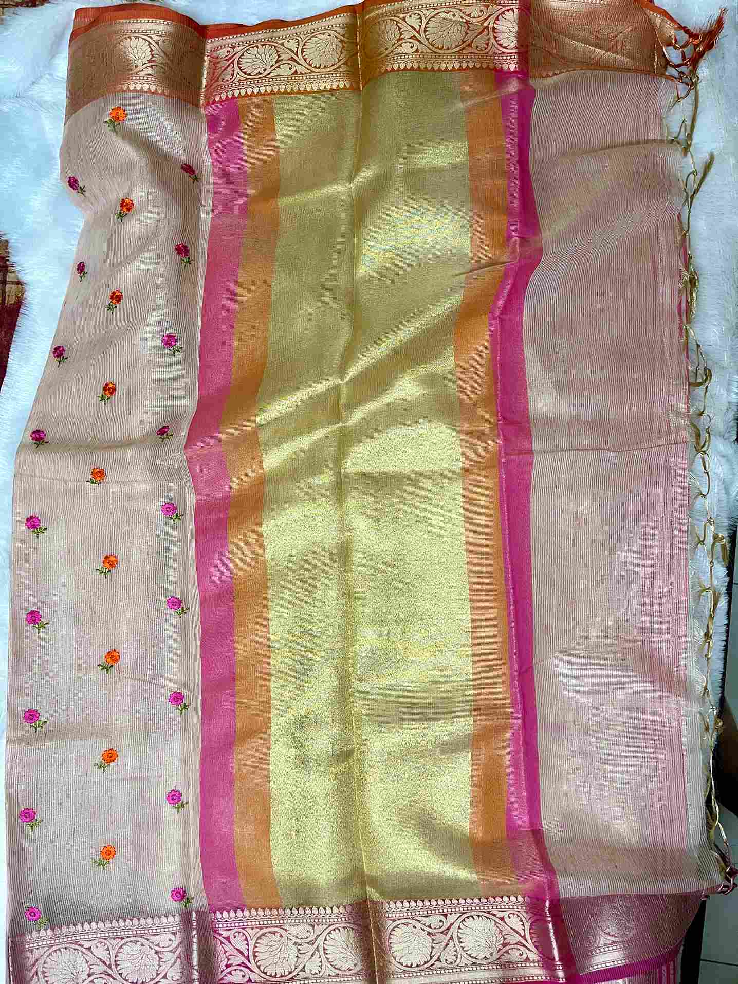 Graceful woman in Pink tissue saree showcasing Desi Aadat’s handwoven design