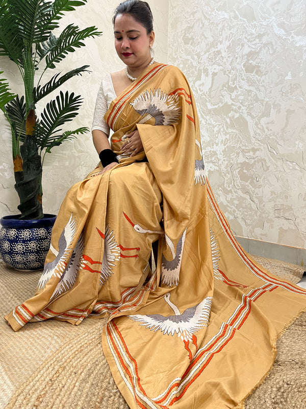 Beige crane motif kantha stitch saree with traditional Bengali hand embroidery by Desi Aadat