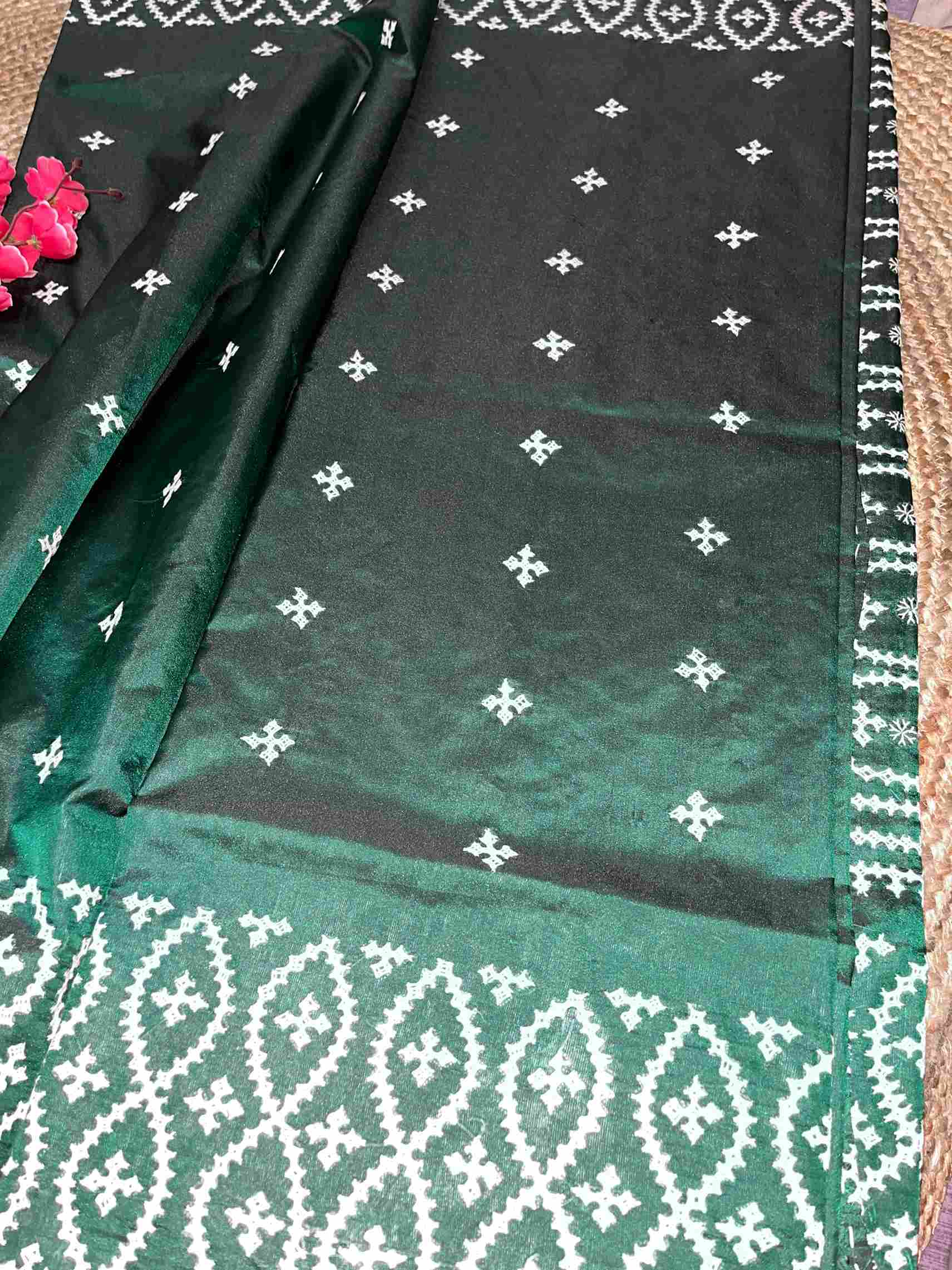 Woman wearing Gujarati Stitch Saree for a traditional look