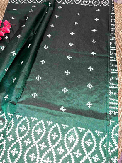 Woman wearing Gujarati Stitch Saree for a traditional look