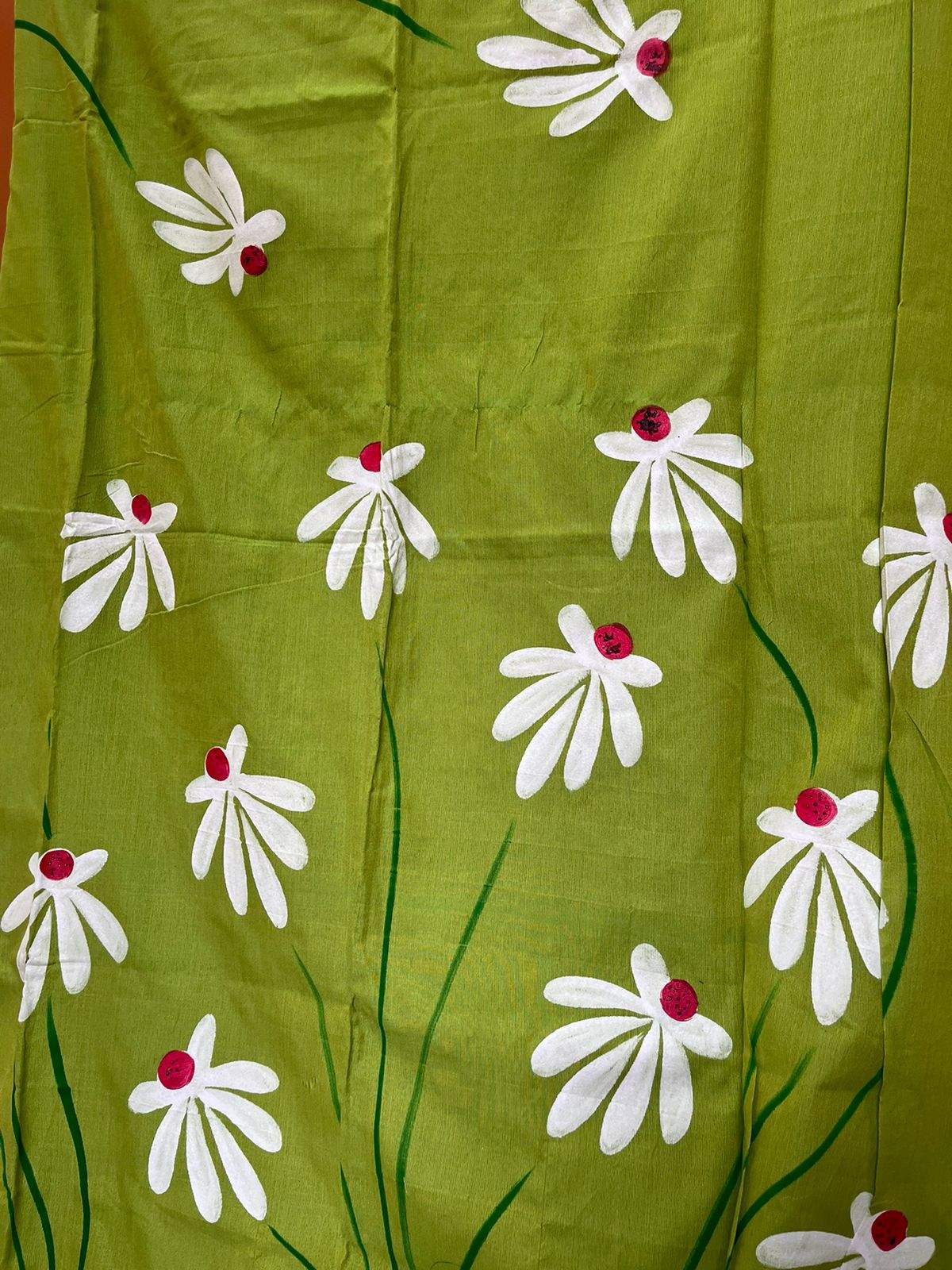 Elegant woman in Green mul-cotton saree showcasing Desi Aadat’s handwoven design