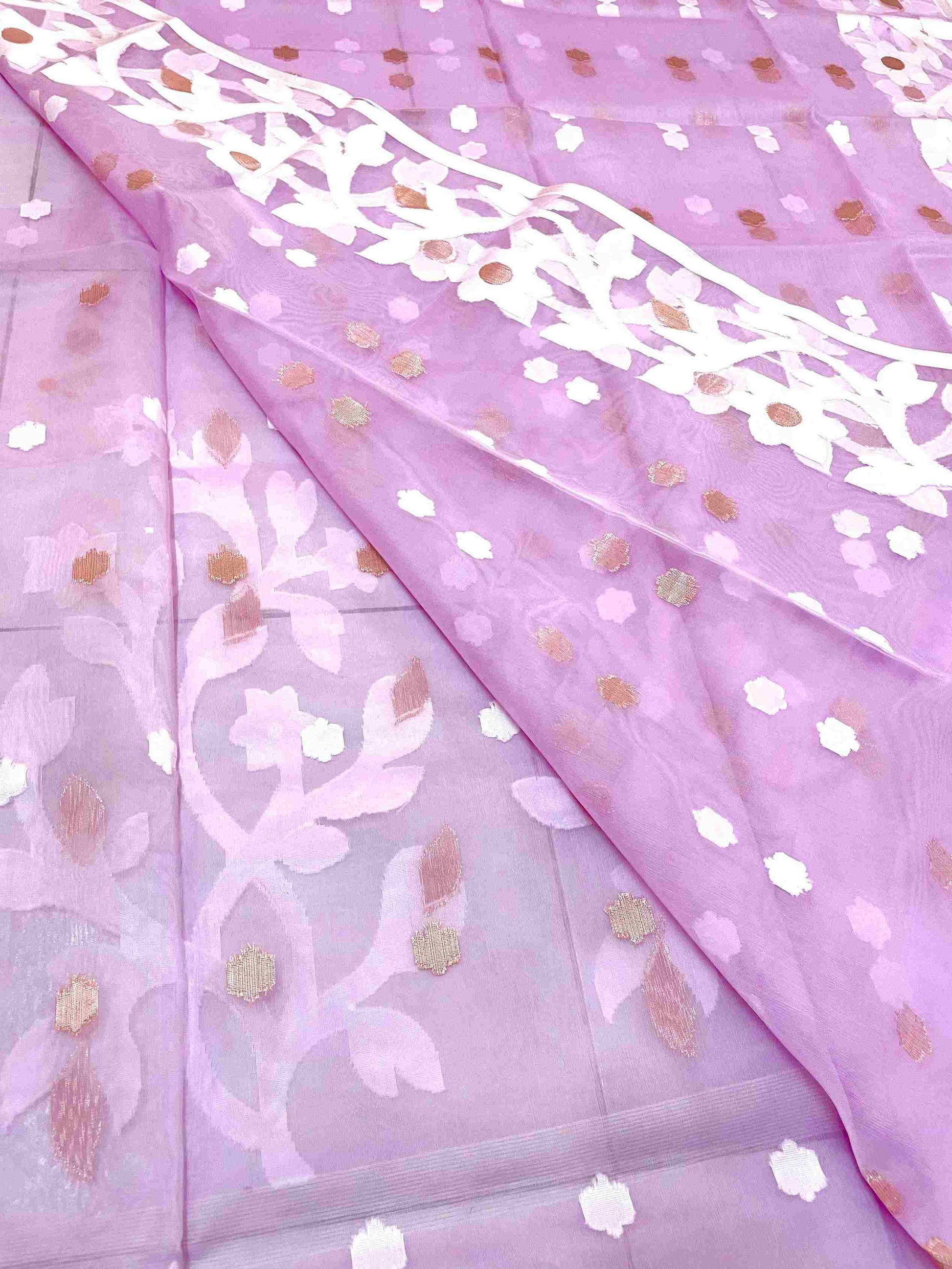 Elegant woman in Light Purple handwoven saree showcasing Desi Aadat’s Jamdani design