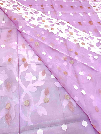 Elegant woman in Light Purple handwoven saree showcasing Desi Aadat’s Jamdani design