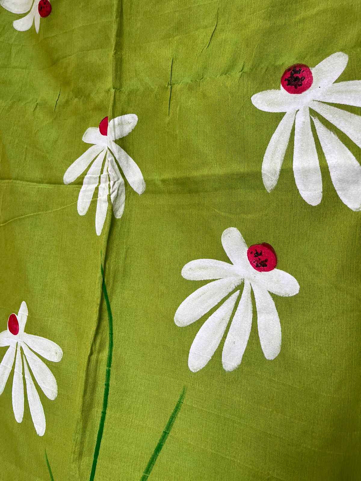 Elegant woman in Green mul-cotton saree showcasing Desi Aadat’s handwoven design