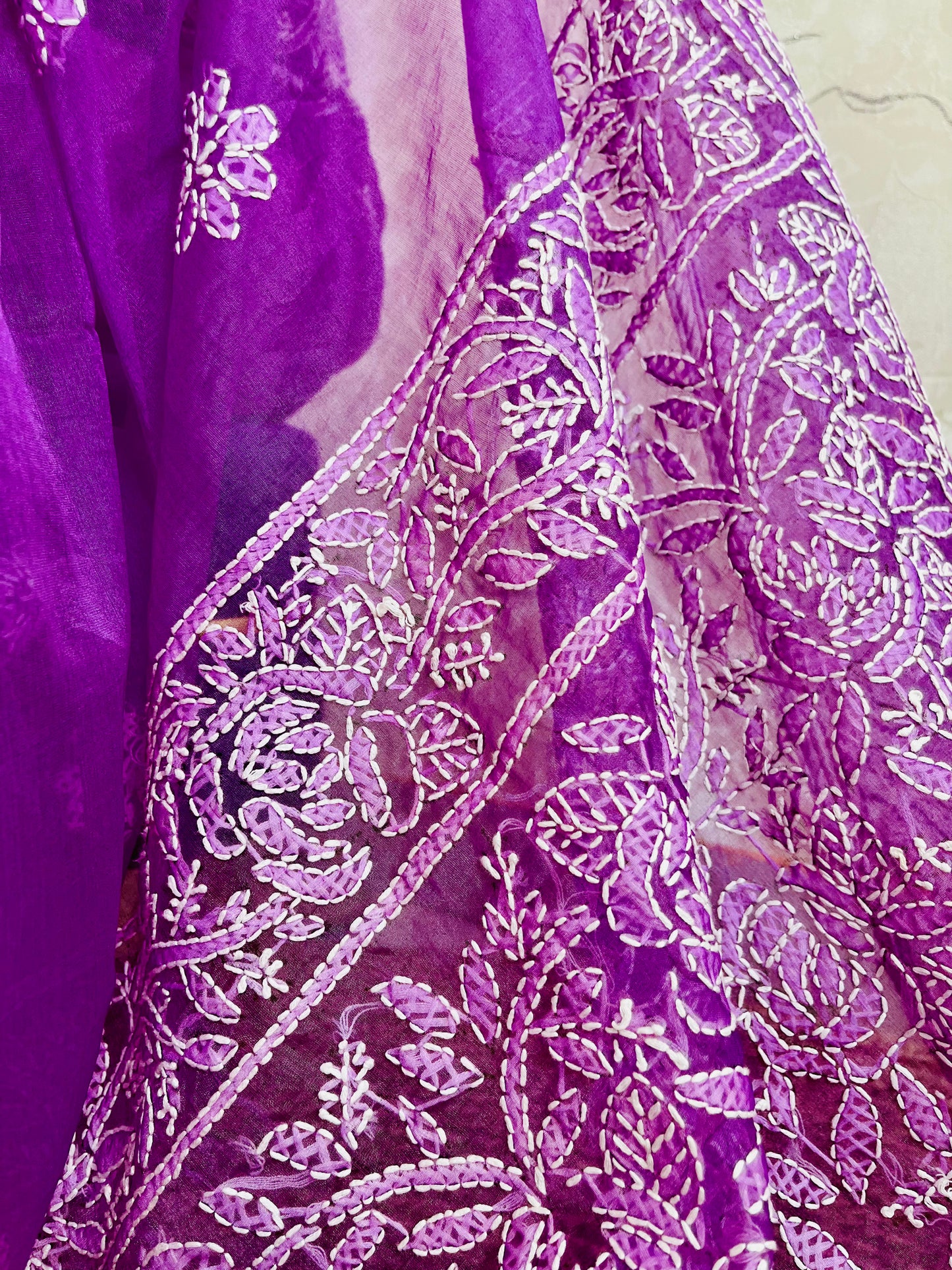 Close-up of tone-on-tone white Chikankari jaal and floral hand embroidery on pastel purple pure organza silk saree — Desi Aadat