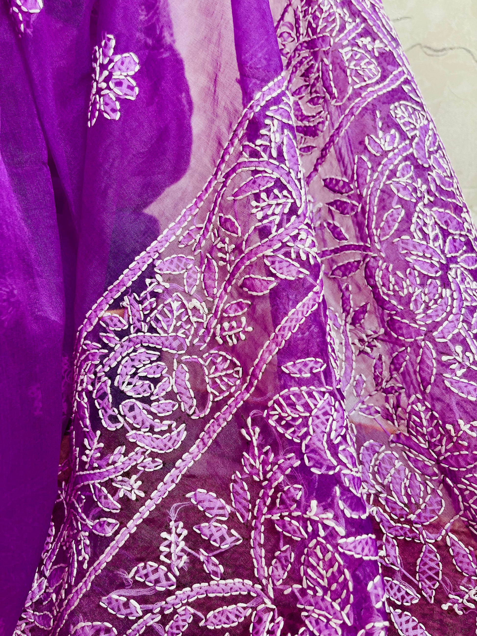 Close-up of tone-on-tone white Chikankari jaal and floral hand embroidery on pastel purple pure organza silk saree — Desi Aadat