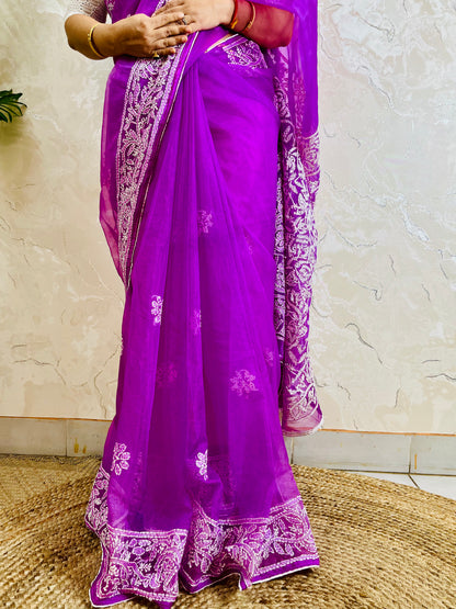 Close-up of tone-on-tone white Chikankari jaal and floral hand embroidery on pastel purple pure organza silk saree — Desi Aadat