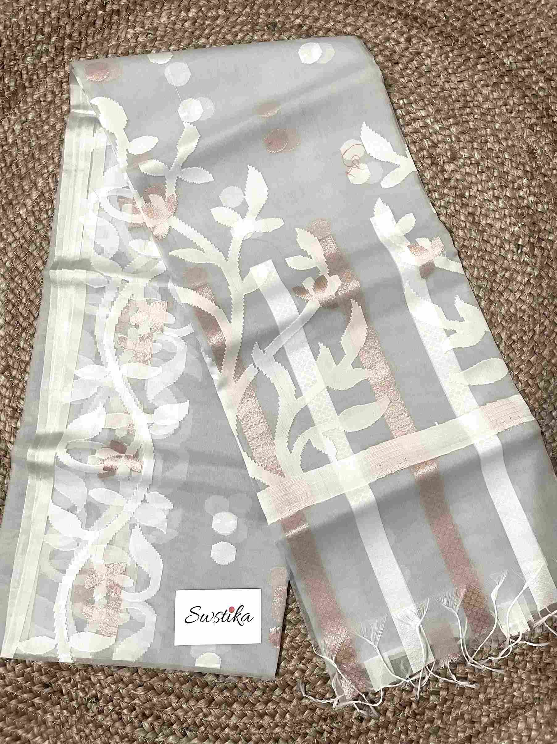 Stylish woman in Light Grey handwoven saree showcasing Desi Aadat’s Jamdani design