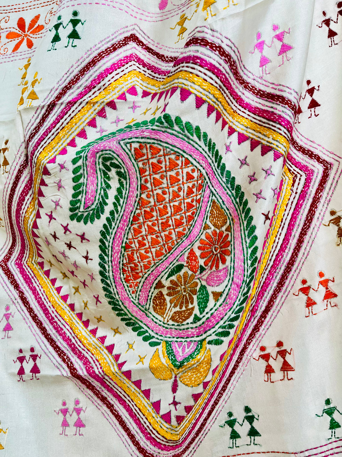 Close-up of white Kantha saree pallu showing multicolour paisley embroidery