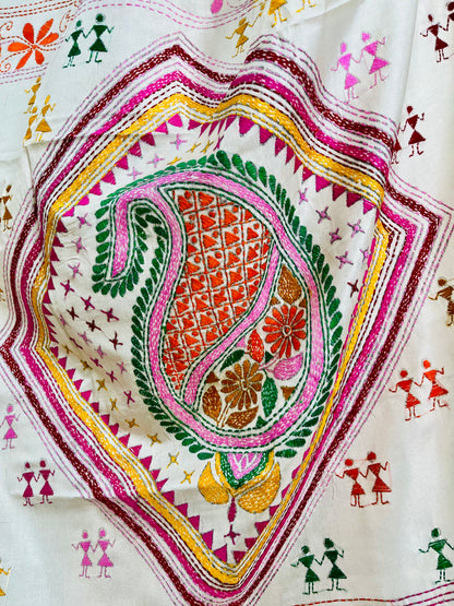 Close-up of white Kantha saree pallu showing multicolour paisley embroidery